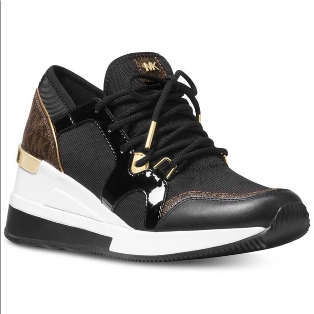 Women's Liv Trainer Signature Logo Sneakers 9
